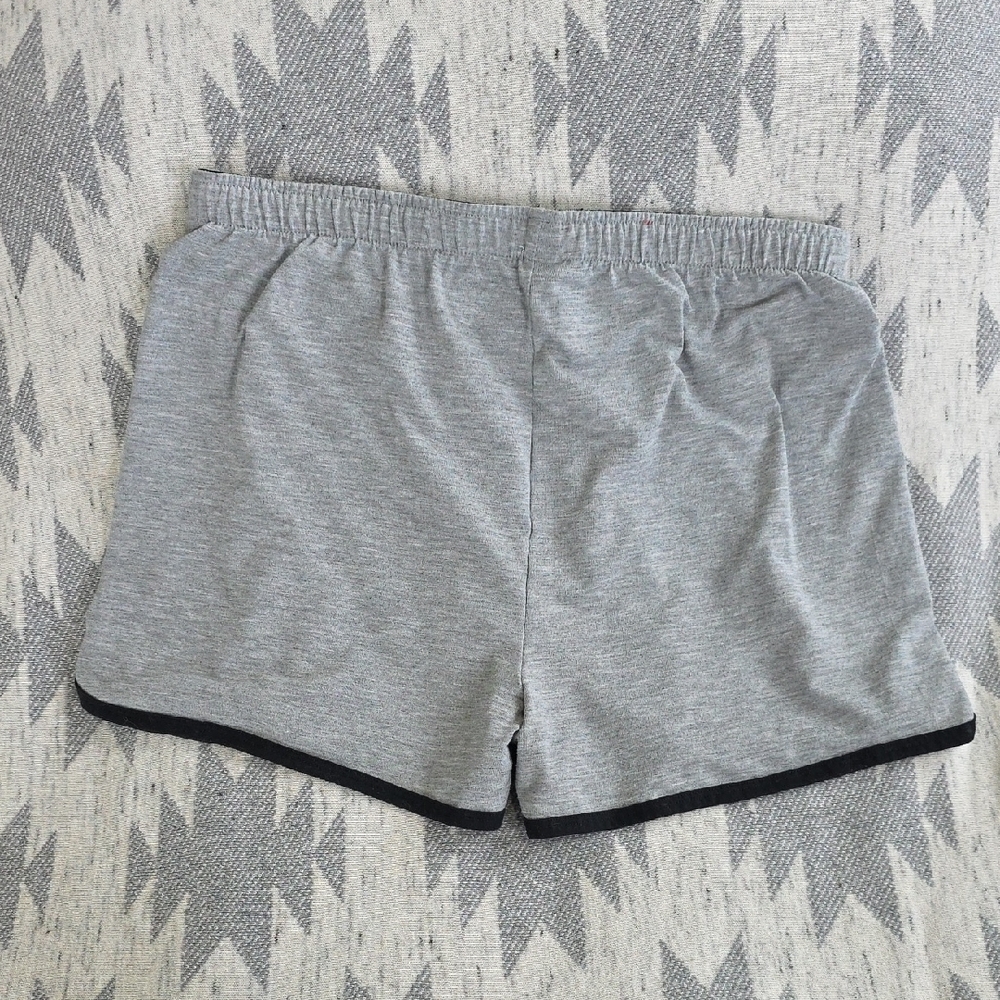 Under Armour Medium Black Athletic Shorts And Medium Heather Gray Cloth Shorts - Picture 11 of 12
